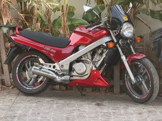 Honda NTV650 Revere