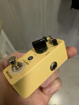 Pedal Mooer Acoustikar simulador guitarra acústica