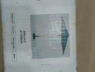 Parasol grande verde empaquetado