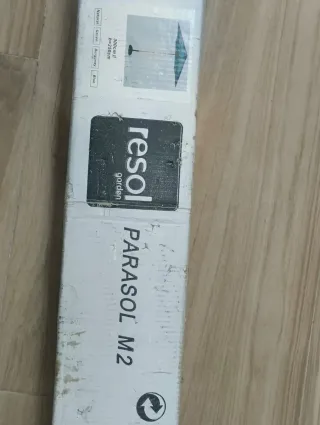 Parasol grande verde empaquetado