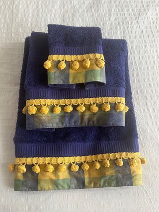 Juego de toallas azul y amarillo