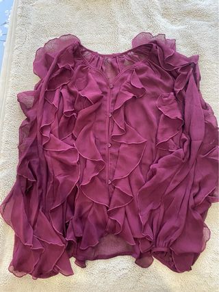 Blusa morada con volantes