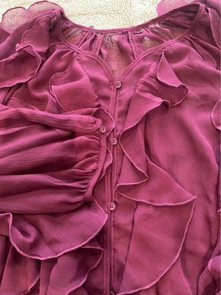 Blusa morada con volantes