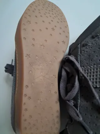 Zapatillas deportivas grises con cuña interna