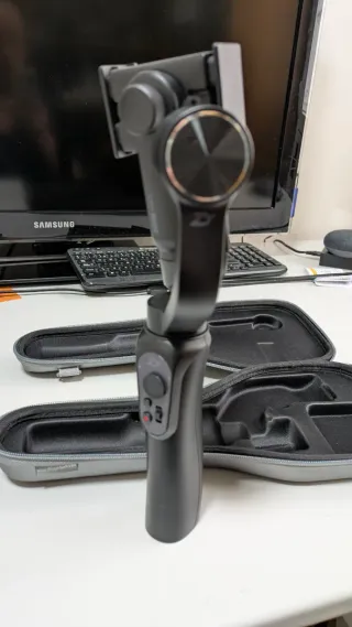 Estabilizador para móvil con funda