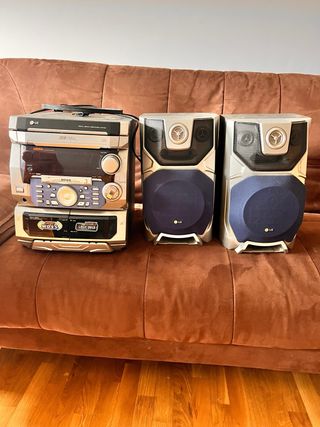 Mini cadena LG plata y azul