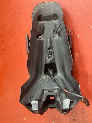 Guardabarros Porta Matrícula Piaggio Beverly 300i