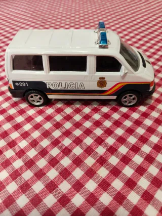 2 Maquetas Furgones Policía y Guardia Civil
