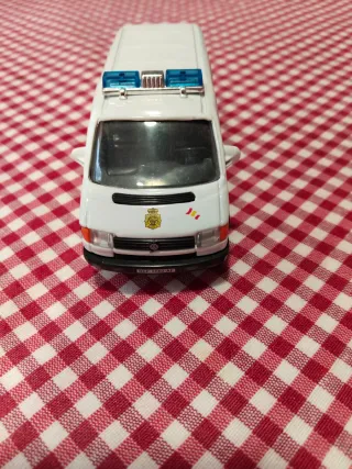 2 Maquetas Furgones Policía y Guardia Civil