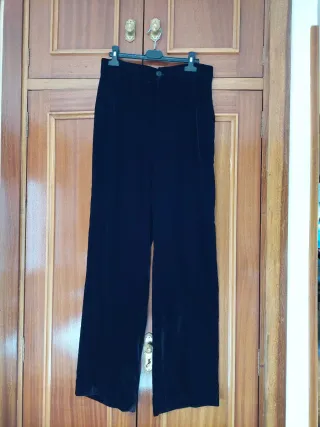 Pantalón terciopelo negro vestir/fiesta Zara