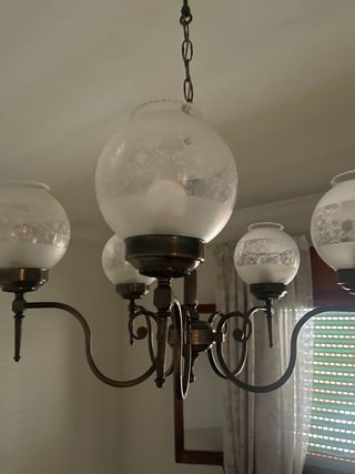 Lámpara de techo de metal y cristal