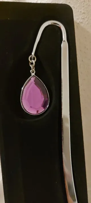 Segnalibro in metallo con ciondolo