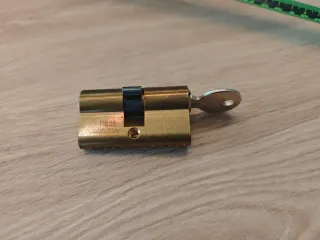 Cilindro in ottone ISEO per porta