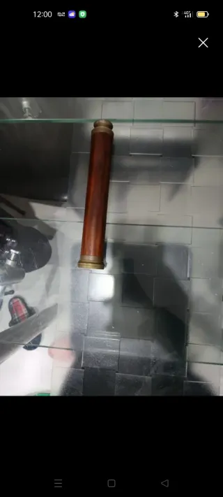 Catalejo antiguo de latón y madera