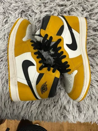 Nike Air Jordan 1 Retro High Amarillo