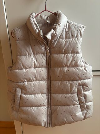 Chaleco niña beige con puntos