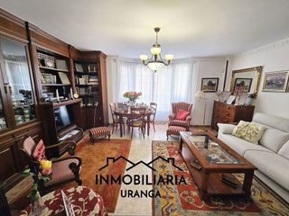 Chalet en venta en Laredo