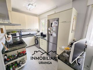 Chalet en venta en Laredo