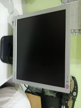 Monitor Samsung SyncMaster 710N