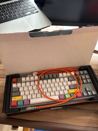 Teclado Mecánico Ajazz, con iluminación.