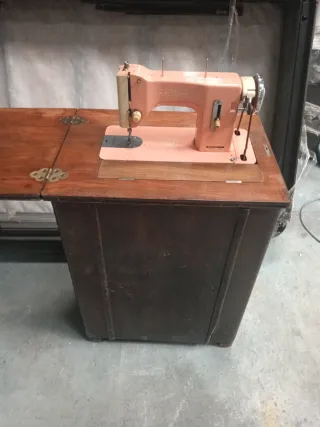 Máquina de coser Wertheim con mueble
