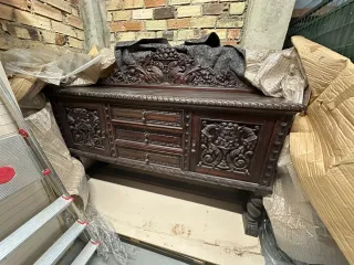 Mueble antiguo madera maciza tallada