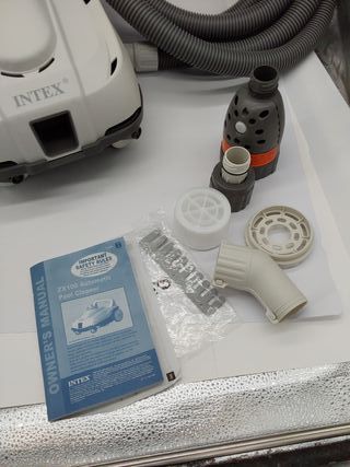 Intex Robot limpiafondos automático ZX100 para Piscinas Desmontables, limpiafondo a presión, Manguera Anti-enredos, Recipiente d