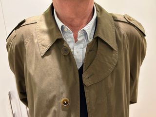 Gabardina clásica hombre caqui