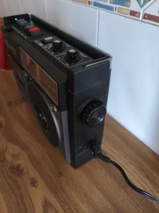 Radio Cassette vintage Sanyo M2422 FM-AM Auto Stop