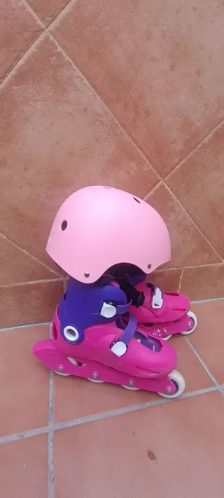 Patines y casco niña.