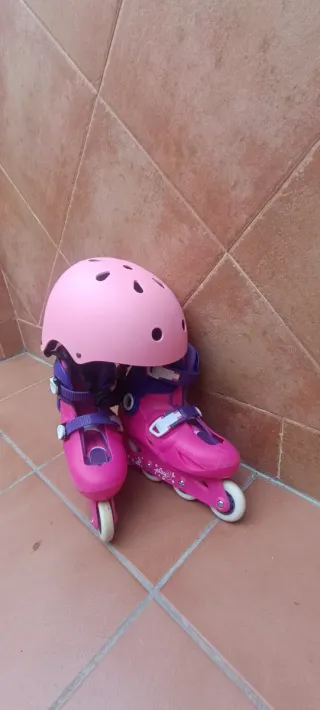 Patines y casco niña.