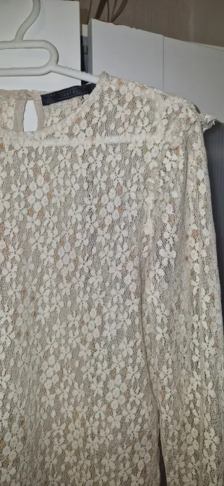 Blusa beige de encaje