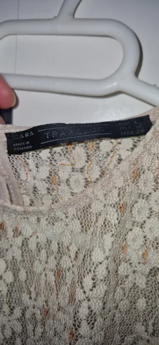 Blusa beige de encaje