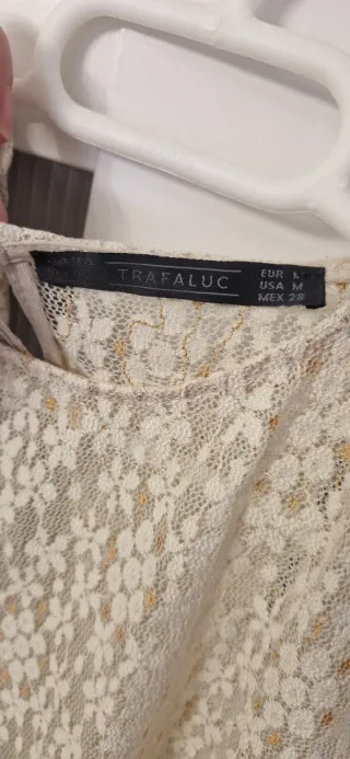 Blusa beige de encaje