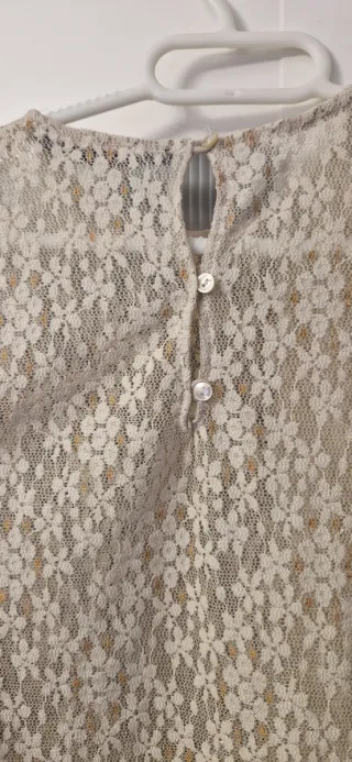 Blusa beige de encaje