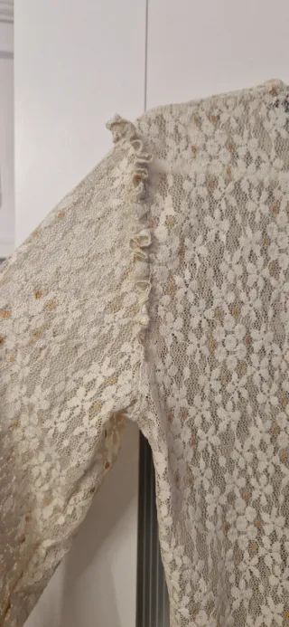 Blusa beige de encaje