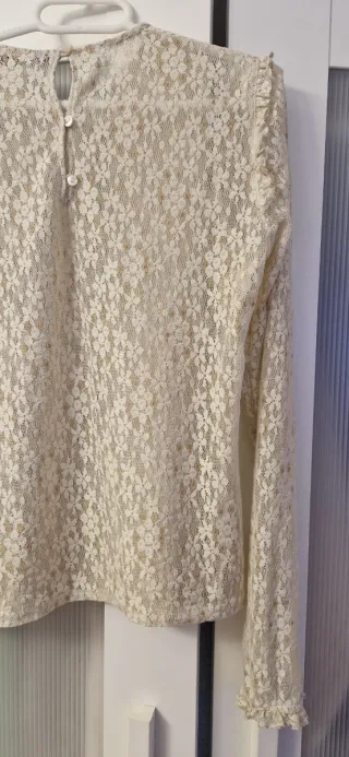 Blusa beige de encaje