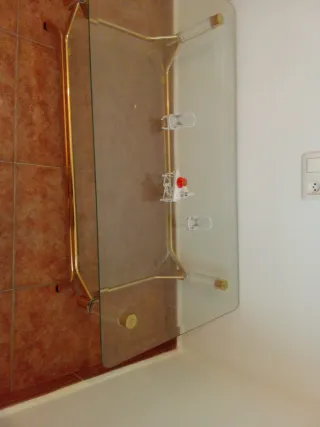 Mesa de salón cristal y metal dorado