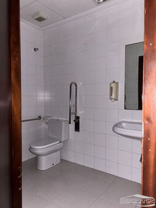 Local comercial en venta en Baena