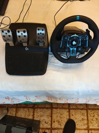 Logitech G923 Trueforce Racing Wheel & Pedals