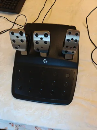 Logitech G923 Trueforce Racing Wheel & Pedals