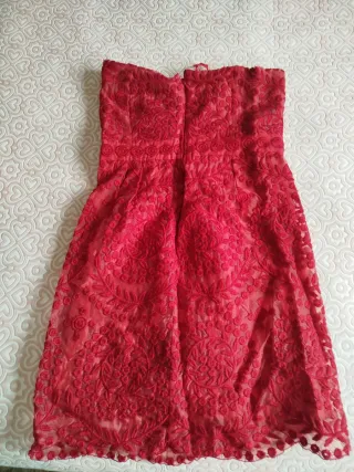 Vestido rojo de encaje