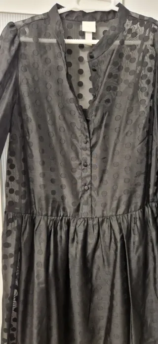 Vestido negro con lunares