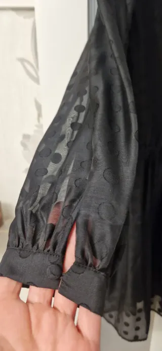 Vestido negro con lunares