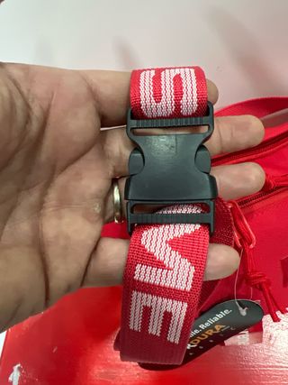 Riñonera Supreme Roja