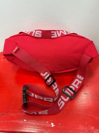 Riñonera Supreme Roja