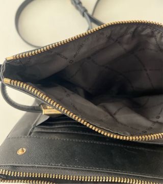 Bolso mano Michael Kors Negro con Detalles Dorados