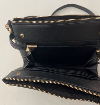 Bolso mano Michael Kors Negro con Detalles Dorados