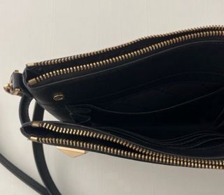 Bolso mano Michael Kors Negro con Detalles Dorados