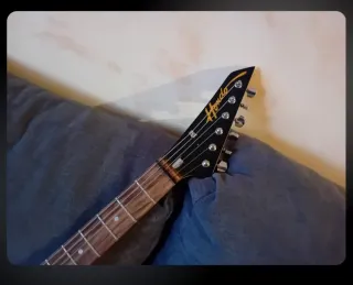 Guitarra Eléctrica Negra + Amplificador